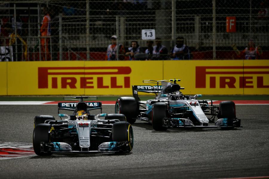  Mercedes-AMG F1 W08 EQ Power+ 2017 года  (фото 22 из 44)